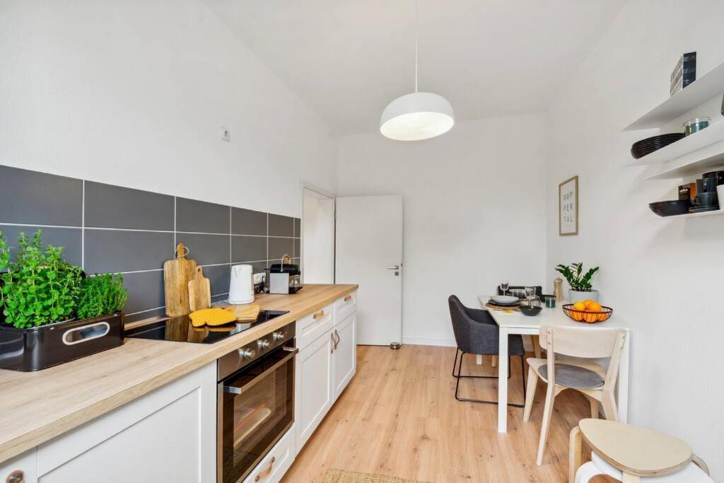 Wuppertaler Altbau-Traum Gutenberg - Naehe Dus & Dortmund & Koeln & Essen Apartment Exterior photo